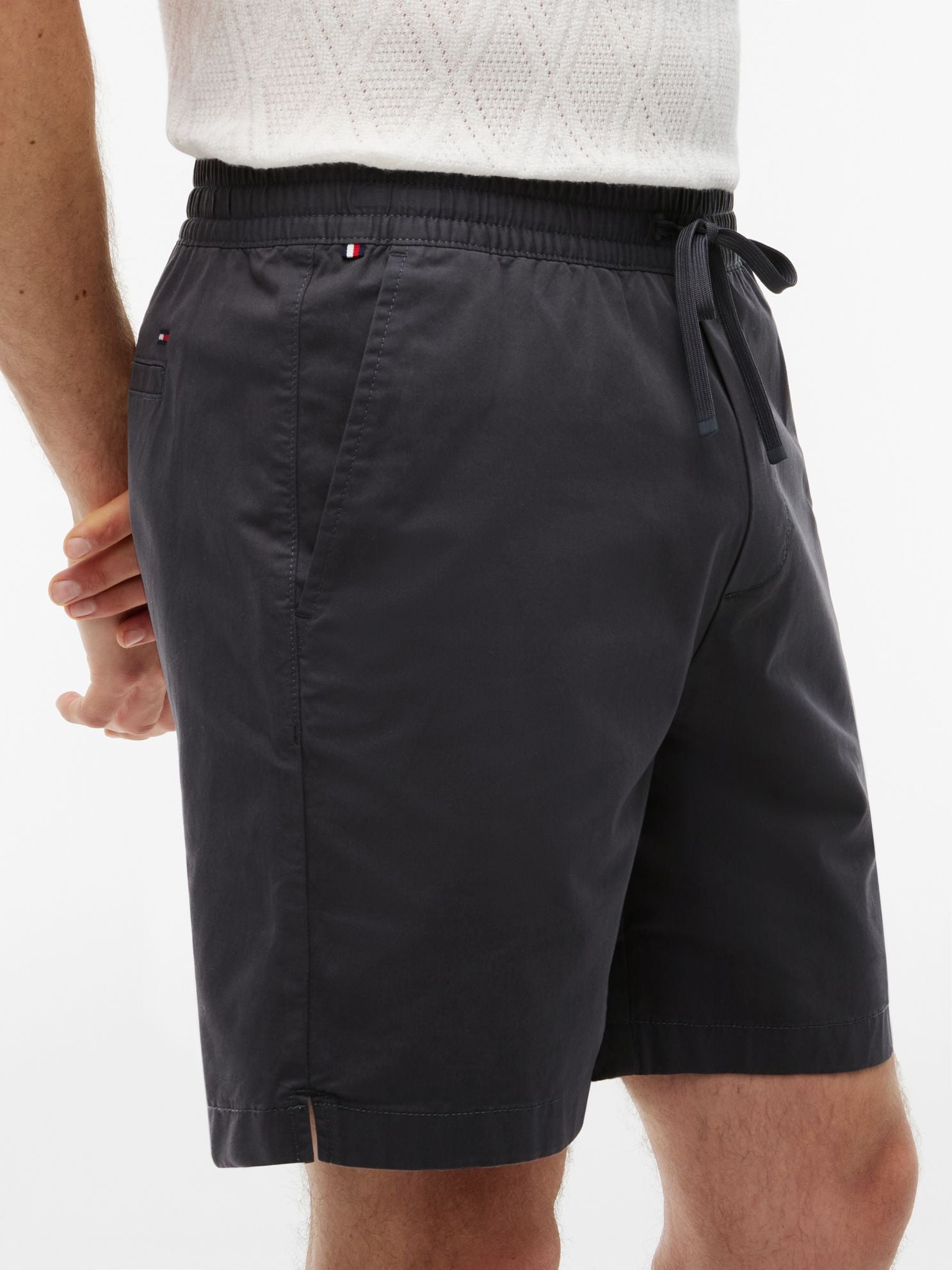 Tommy Hilfiger Regular Fit 7" Garment-Washed Short