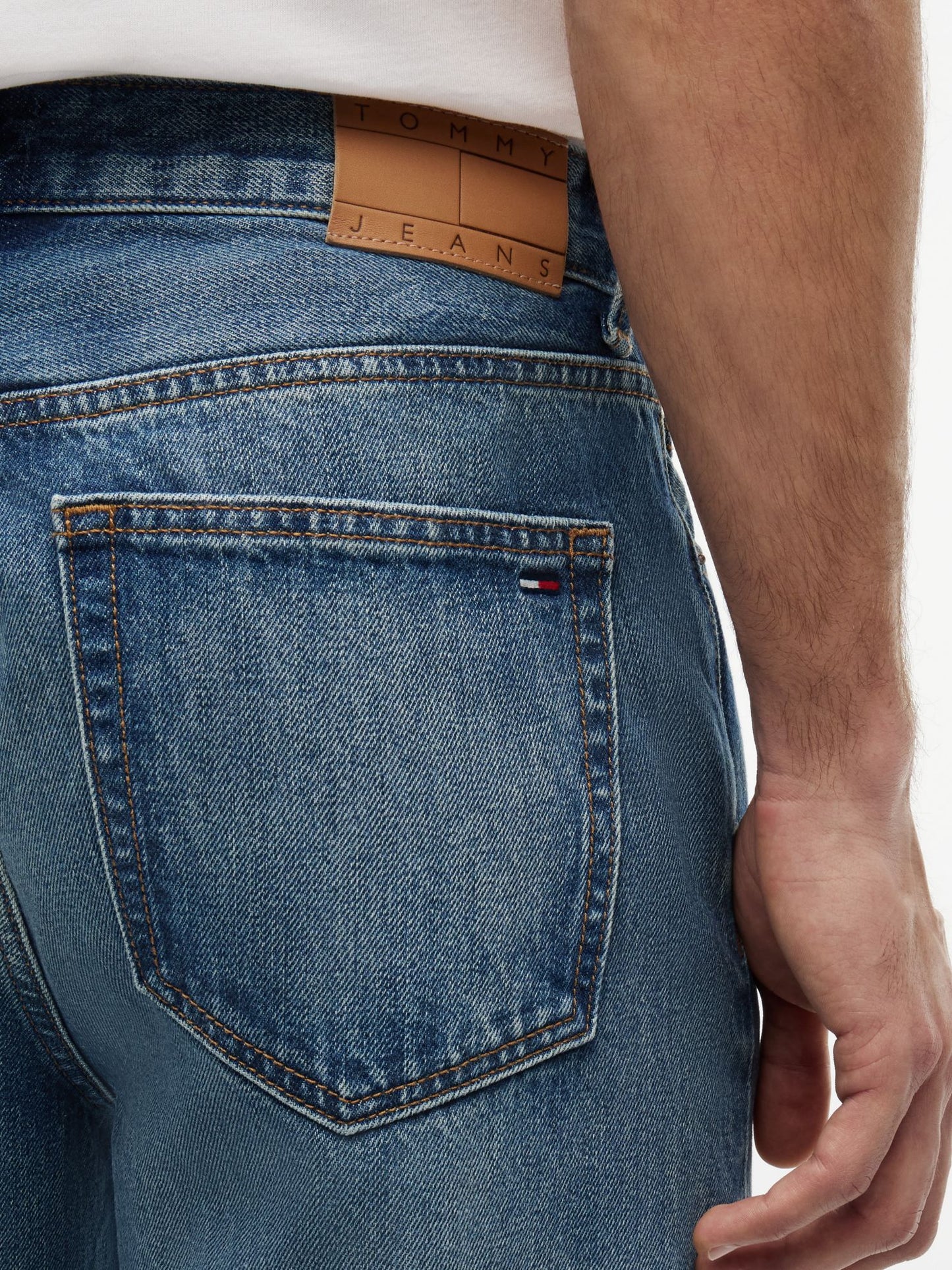 Tommy Hilfiger Tommy Jeans Tapered Straight Jean