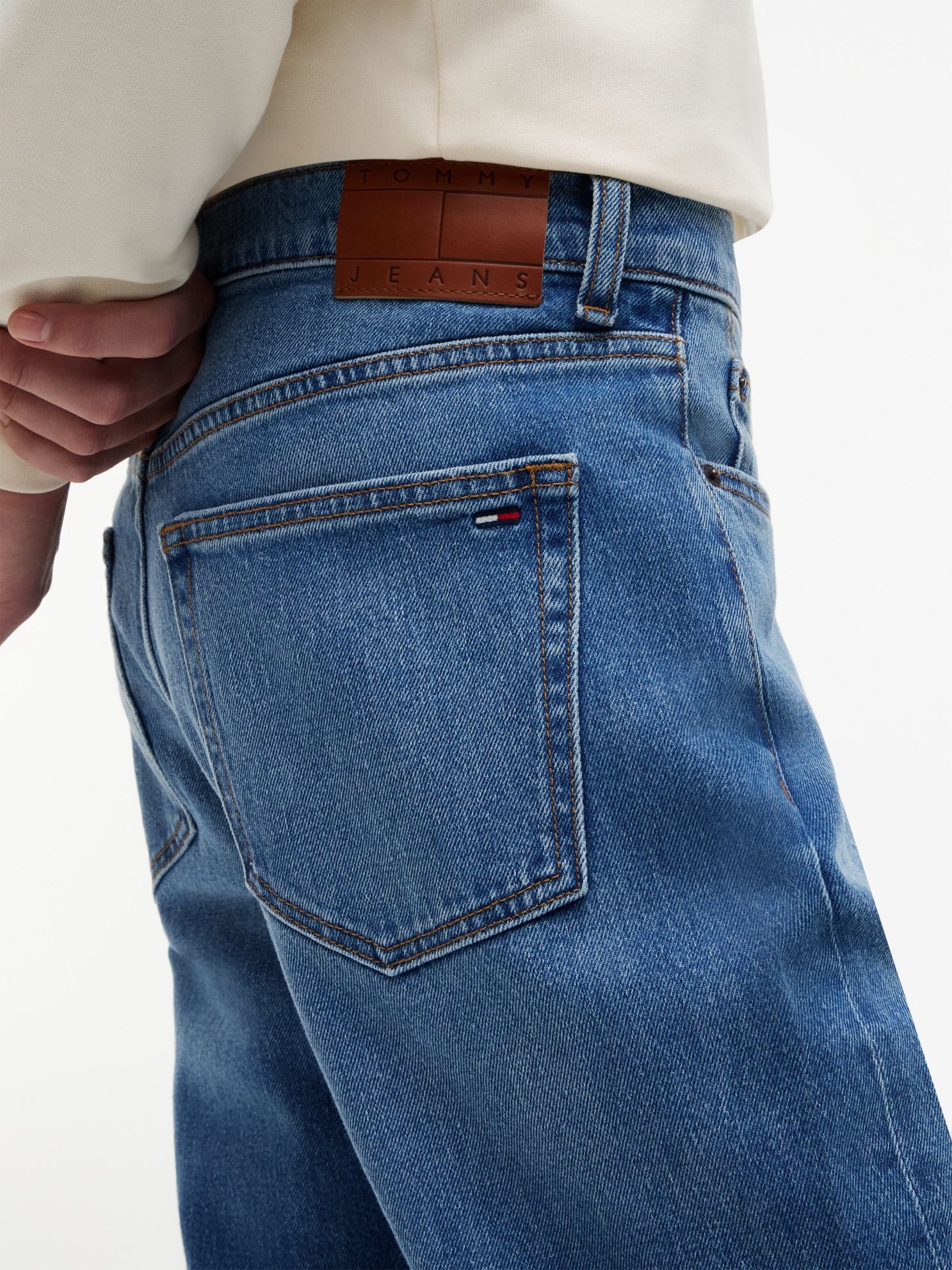 Tommy Hilfiger Tommy Jeans Tapered Straight Jean