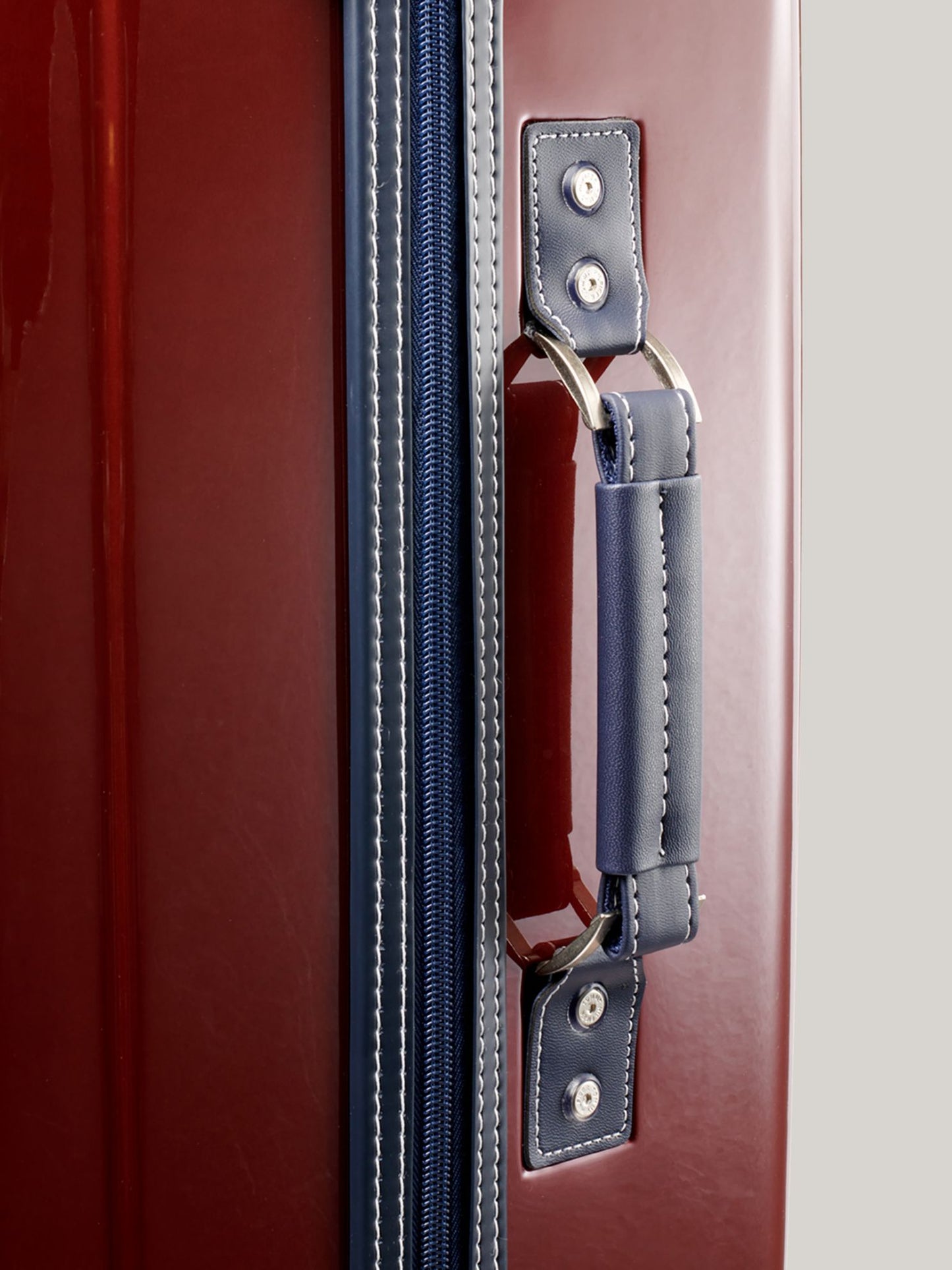 Tommy Hilfiger 21" Hardcase Spinner Suitcase