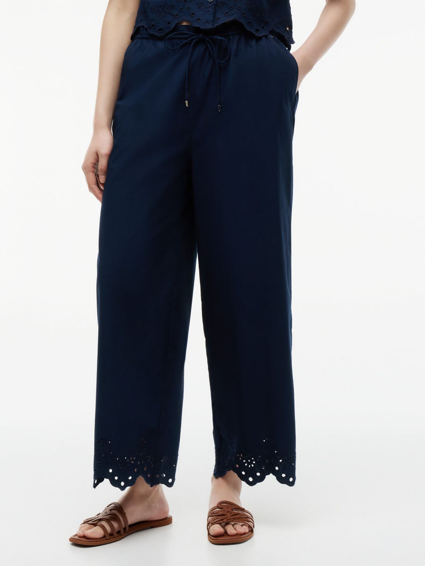 Tommy Hilfiger Embroidered Eyelet Cropped Pull-On Pant