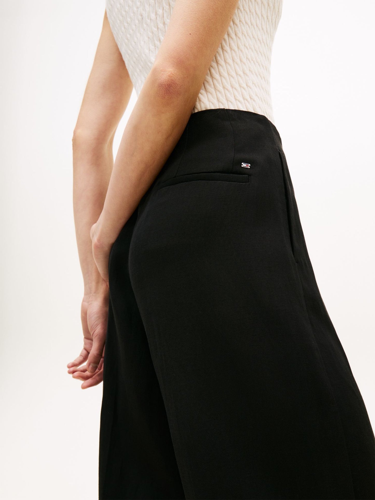 Tommy Hilfiger Tailored Linen-Blend Barrel Pant