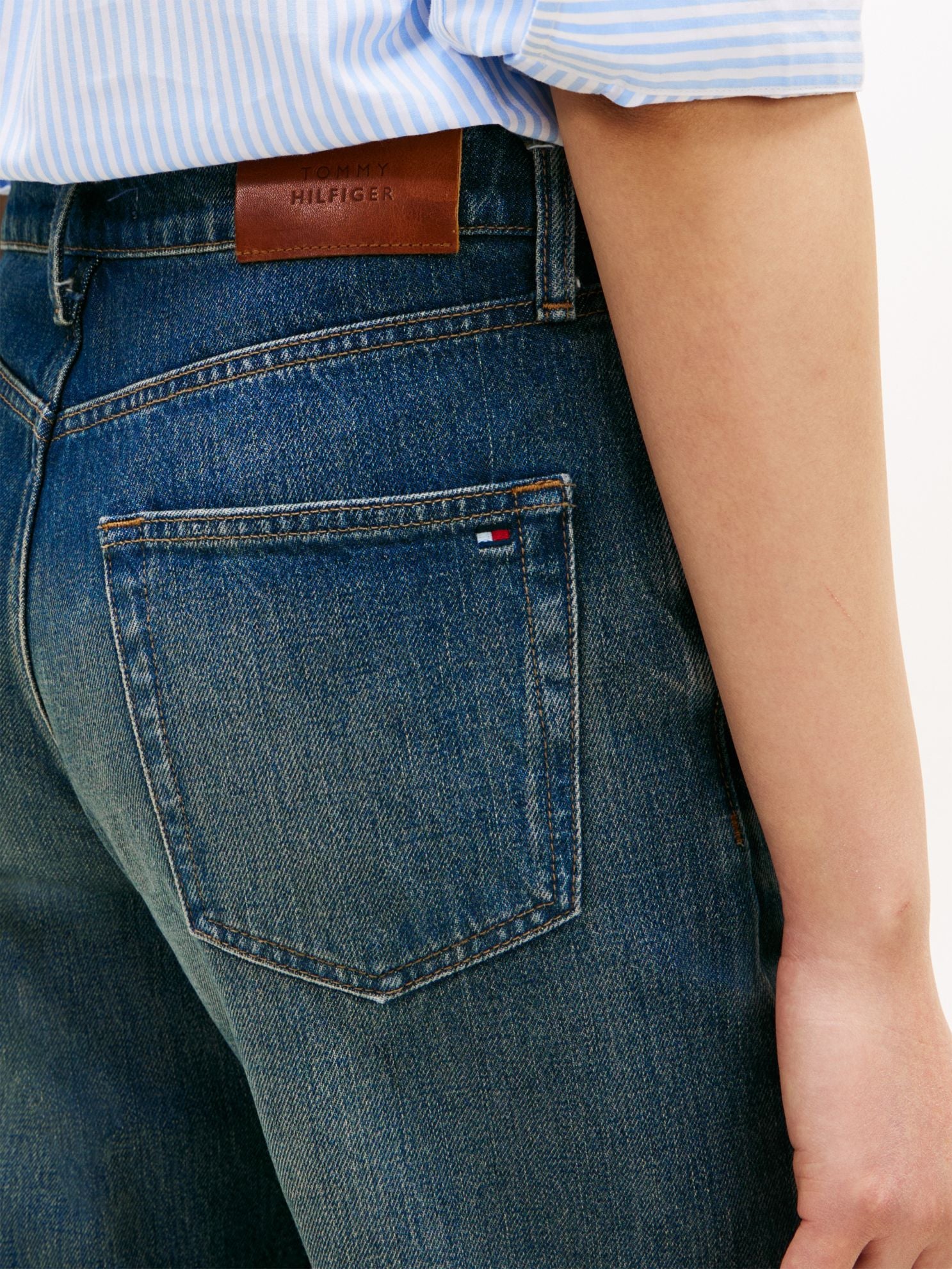 Tommy Hilfiger Mid-Rise Loose Straight Jean