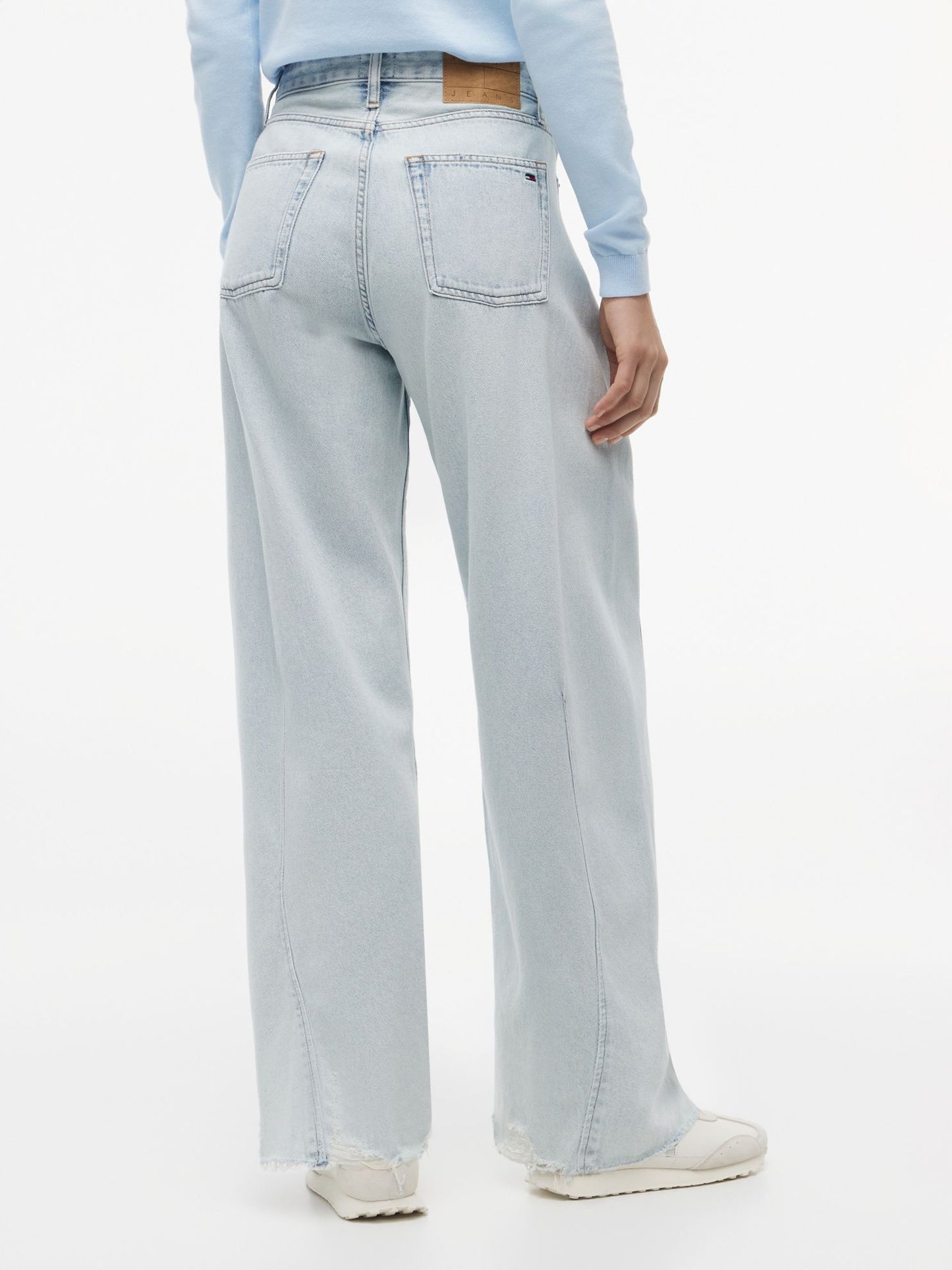 Tommy Hilfiger Tommy Jeans Distressed Barrel Jean