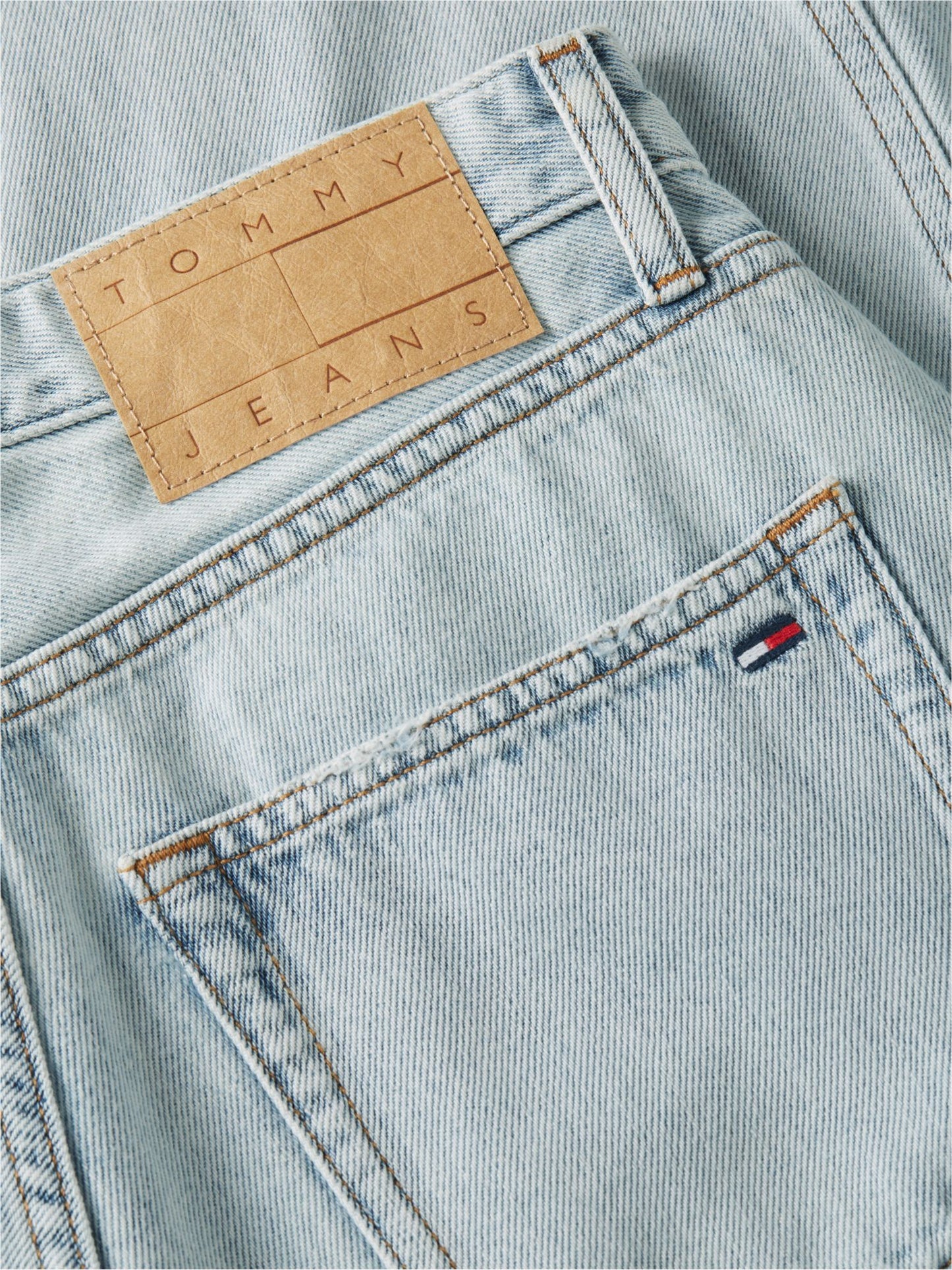 Tommy Hilfiger Tommy Jeans Distressed Barrel Jean