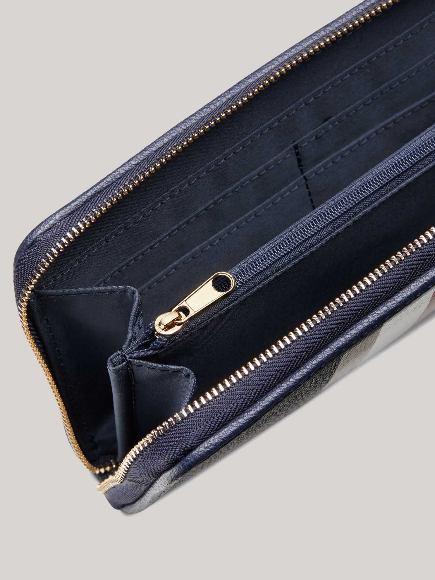Tommy Hilfiger Large Stripe Wallet